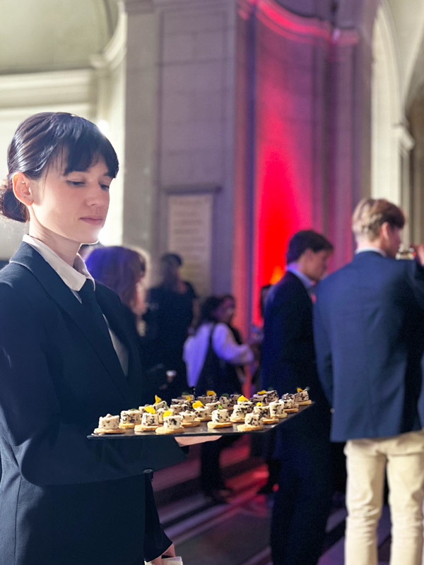 Service de bouchées lors d’une réception